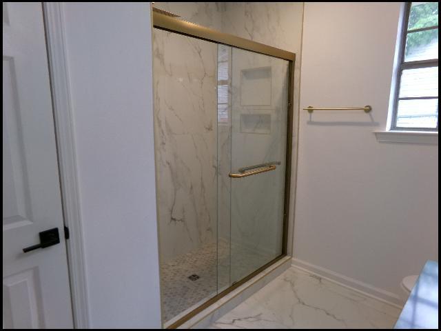 Building Photo - 606 E 21st St