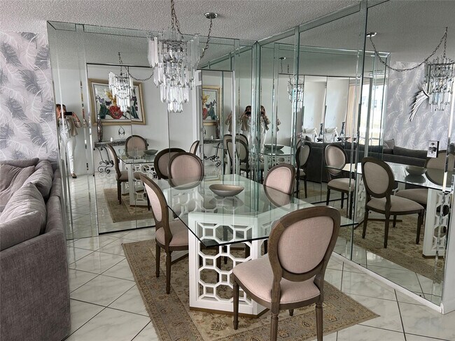 Building Photo - 4020 Galt Ocean Dr