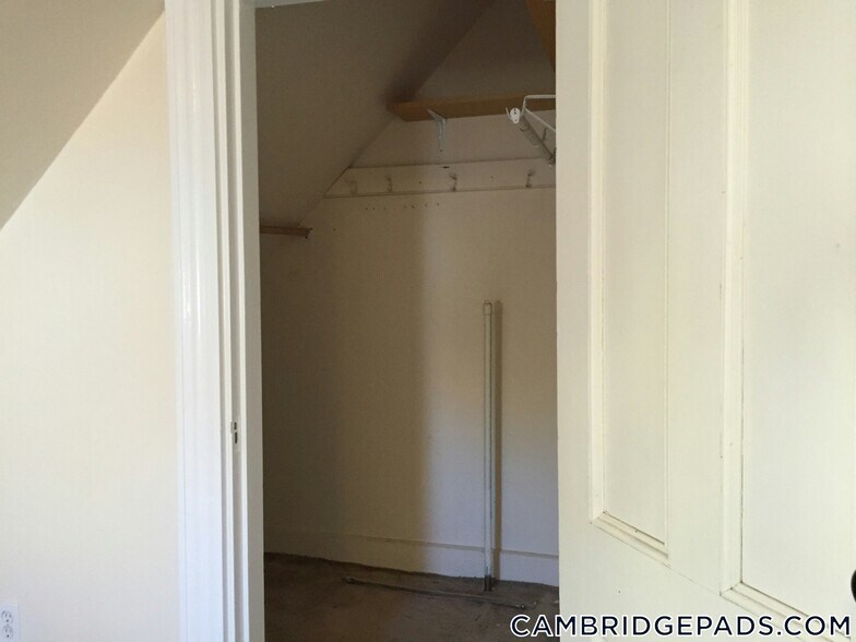 Building Photo - 1539 Cambridge St