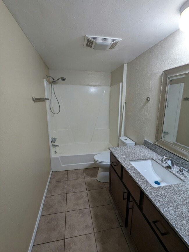 Building Photo - 304 Vicksburg Cir
