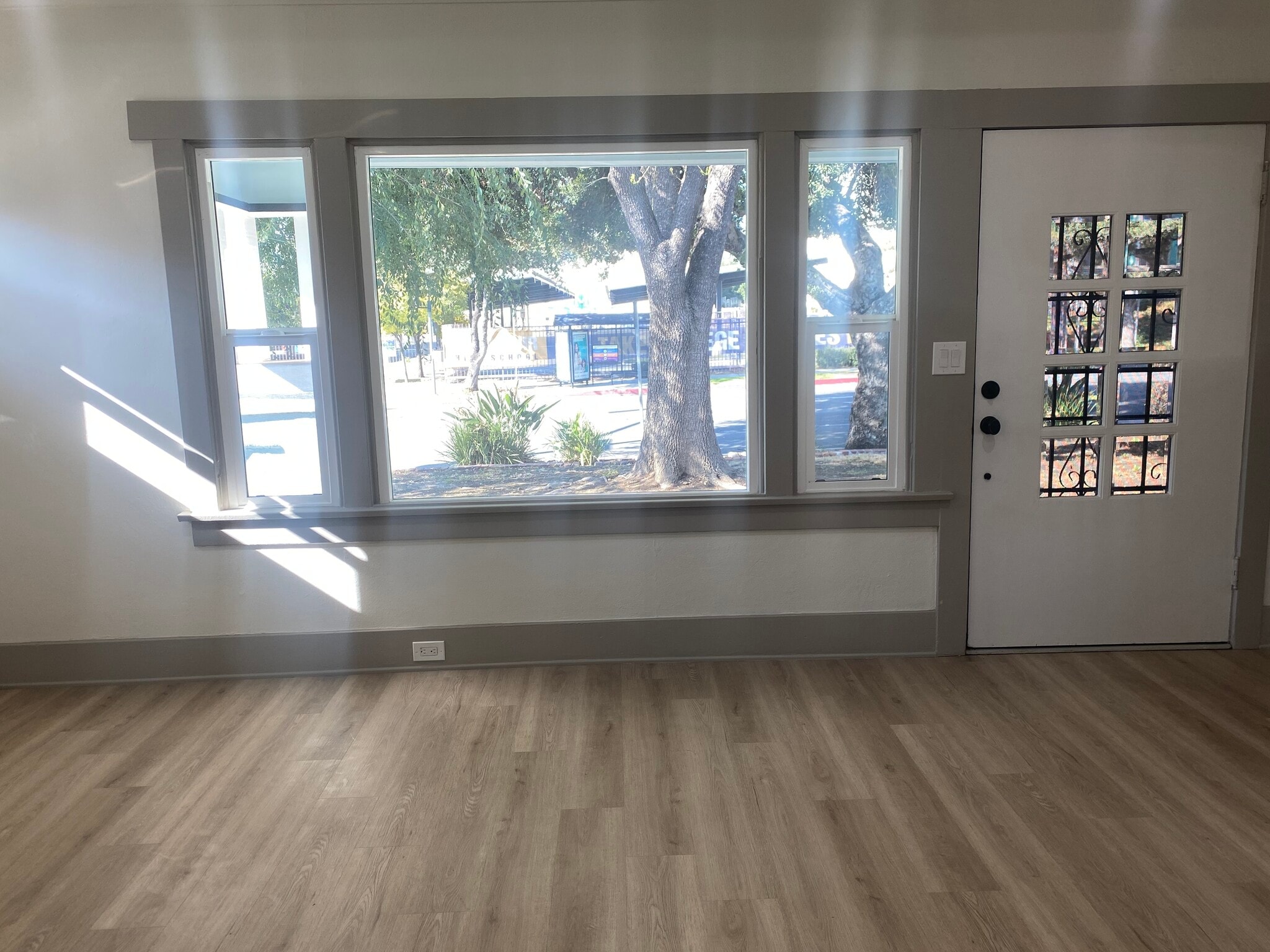 Building Photo - 1826 Lincoln Ave