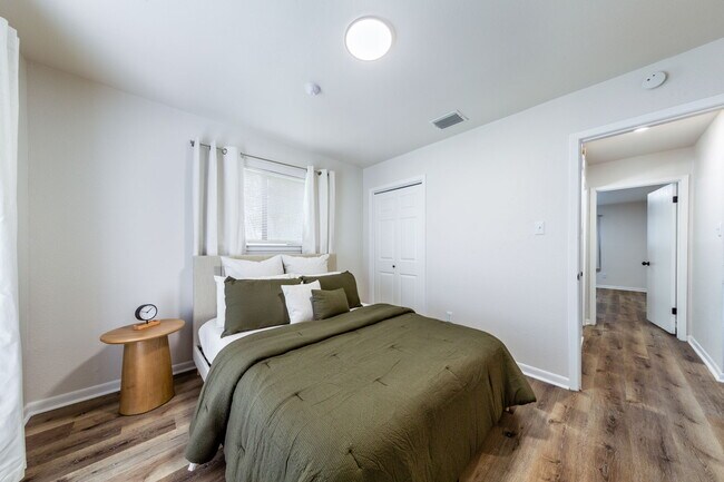 2nd Bedroom - 203 W William Cannon Dr