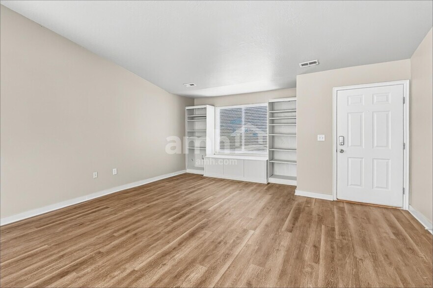 Building Photo - 829 E 725 N