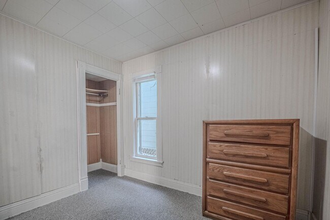 Building Photo - 819 Oakland Dr