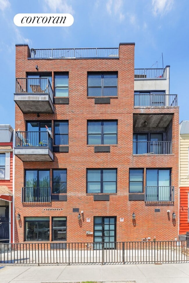 Building Photo - 27 Kossuth Pl
