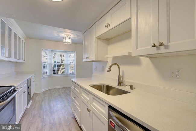 Building Photo - 1844 Sharwood Pl