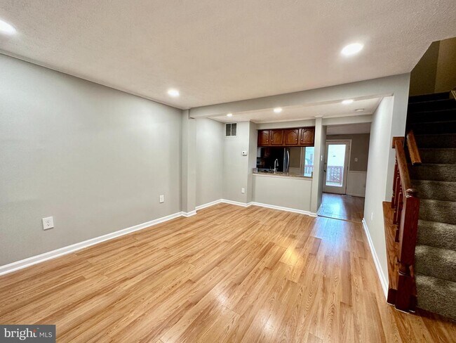 Building Photo - 949 Angel Valley Ct