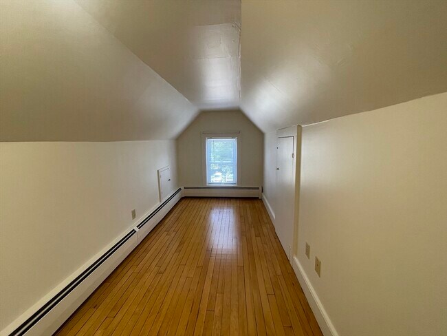 Building Photo - 164 Brown St