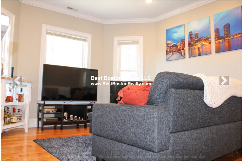 Building Photo - 118 Holland St