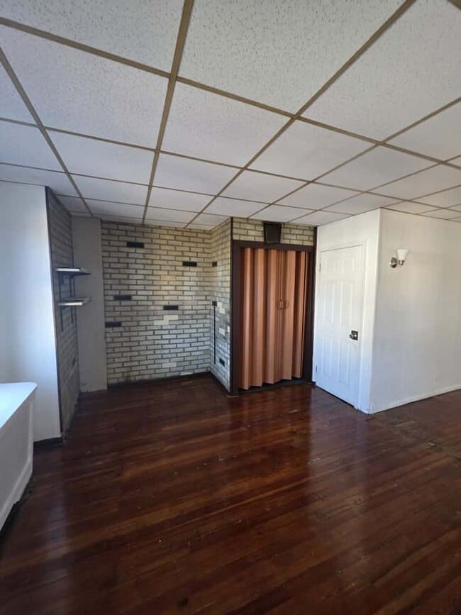 Building Photo - 647 Edgewood Ave