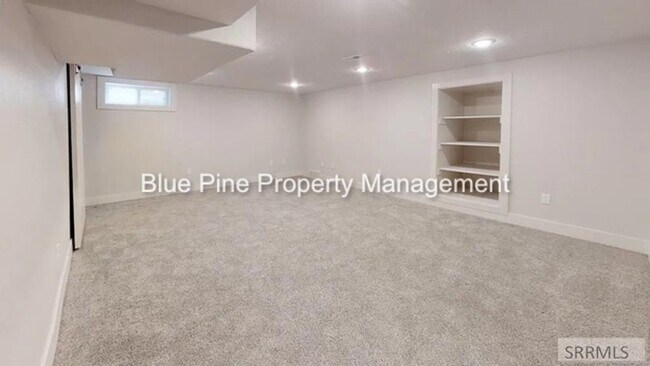 Building Photo - 662 K St