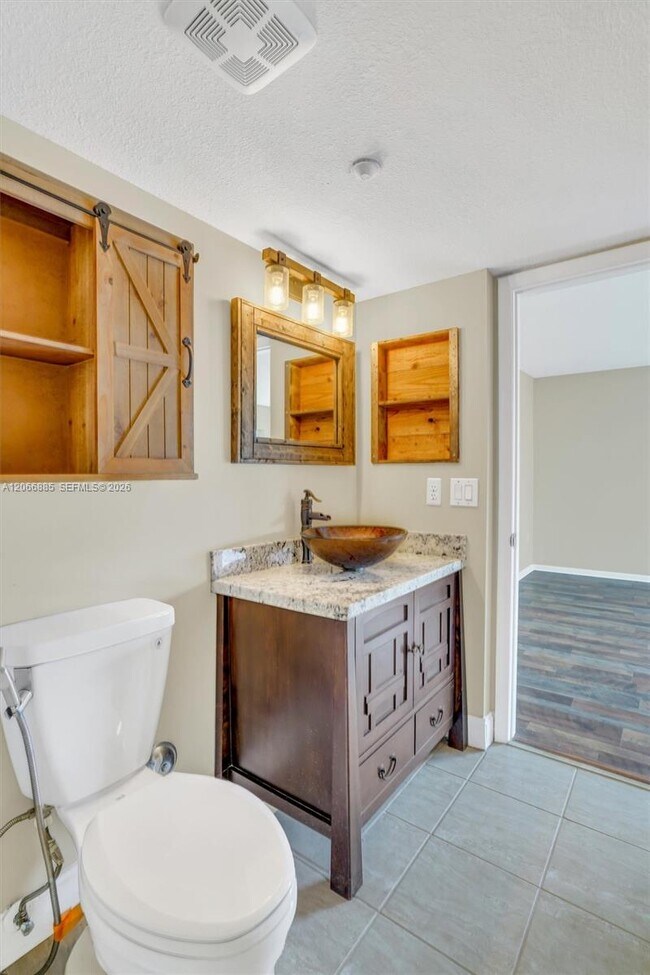 Building Photo - 9537 Weldon Cir