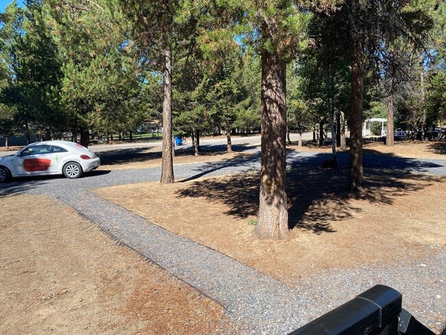 Building Photo - ? Cozy Charm on Almost an Acre in La Pine ?