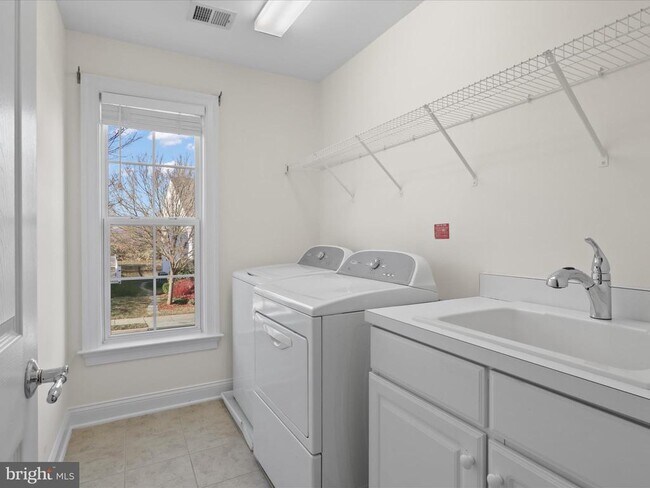 Building Photo - 43527 Loudoun Barn Way