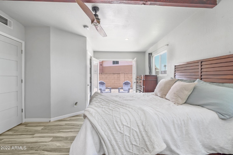 Building Photo - 1319 E Orangewood Ave