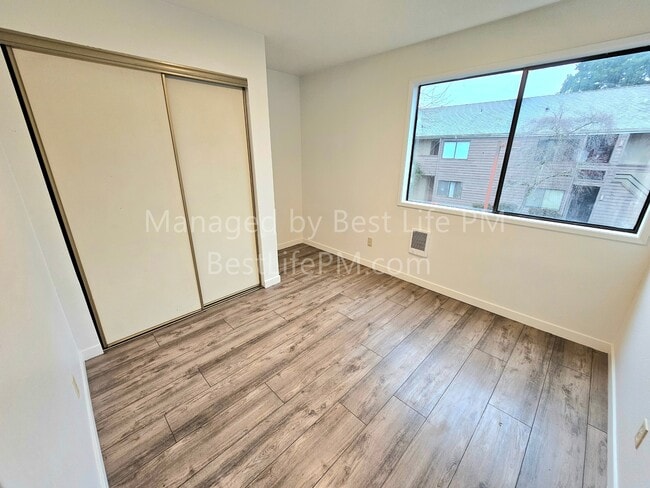 Building Photo - 603 SE 148th Ave