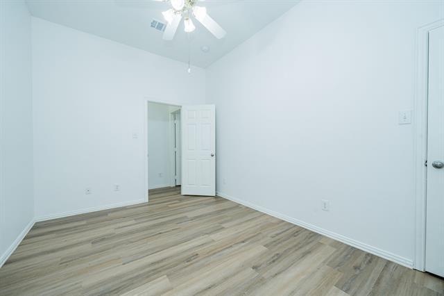 Building Photo - 910 Crater Lake Ct