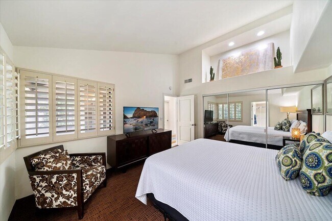 Building Photo - 38615 Palm Valley Dr