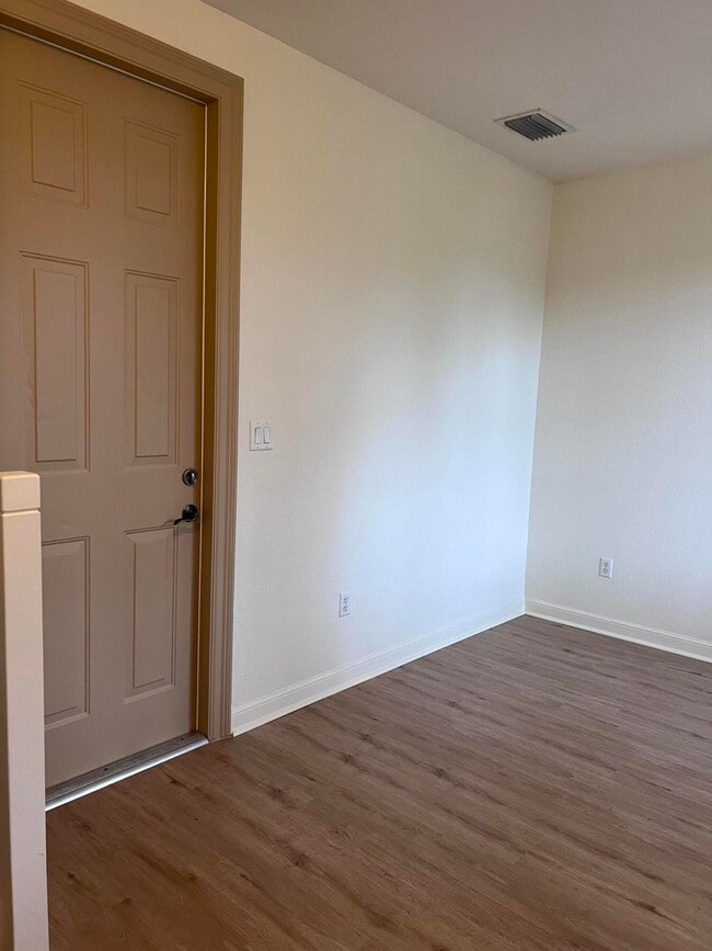 Building Photo - 540 Amador Ln