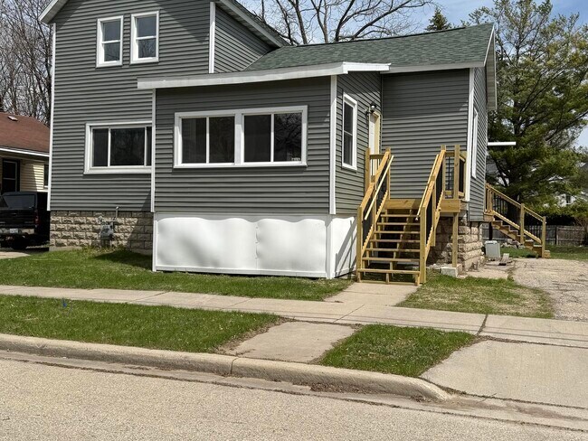 Building Photo - 810 4th St