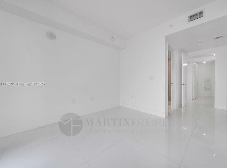 Building Photo - 300 Sunny Isles Blvd