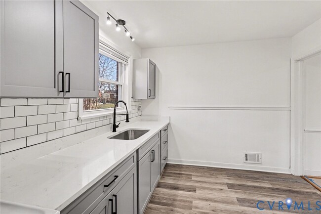 Building Photo - 1342 Evergreen Ave