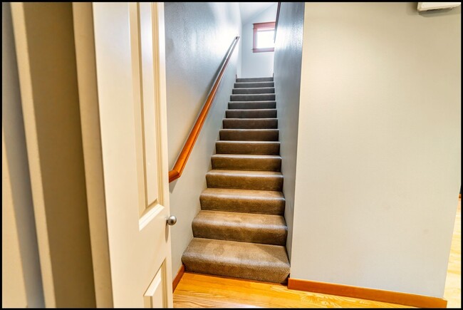 Building Photo - Beautiful 2BR/1.5BA Corner Townhome in the...