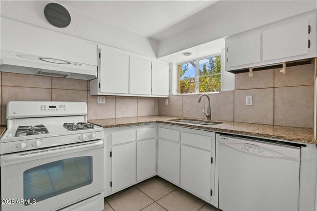 Building Photo - 5702 E Camelback Rd