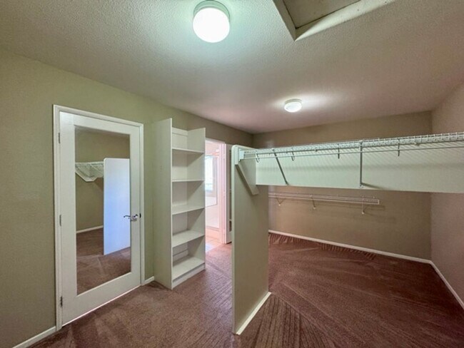 Building Photo - Beautiful Two Story 5 bedroom Home in the ...