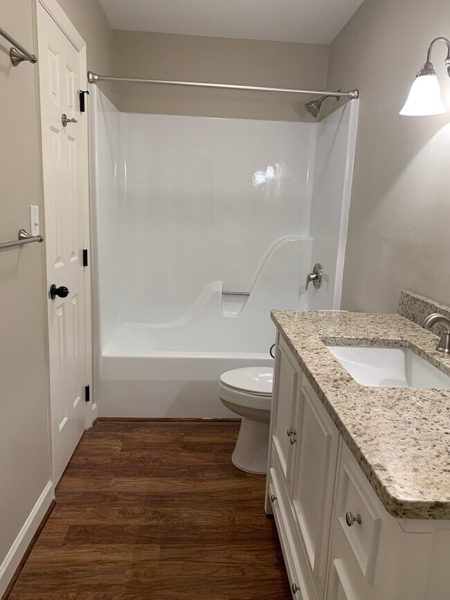 Main bathroom - 2756 victory ct