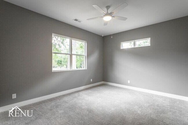 Building Photo - 5365 Lynnland Terrace