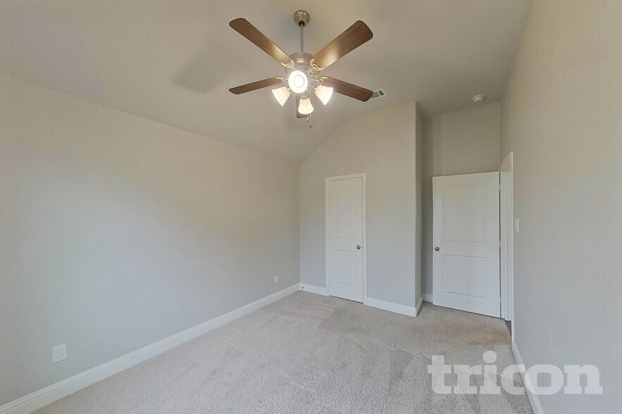 Building Photo - 536 Longhorn Ln