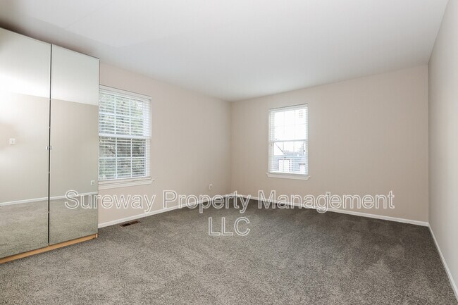 Building Photo - 5 Isa Ct