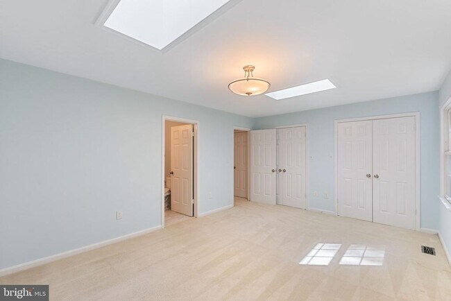 Building Photo - 6860 Williamsburg Pond Ct