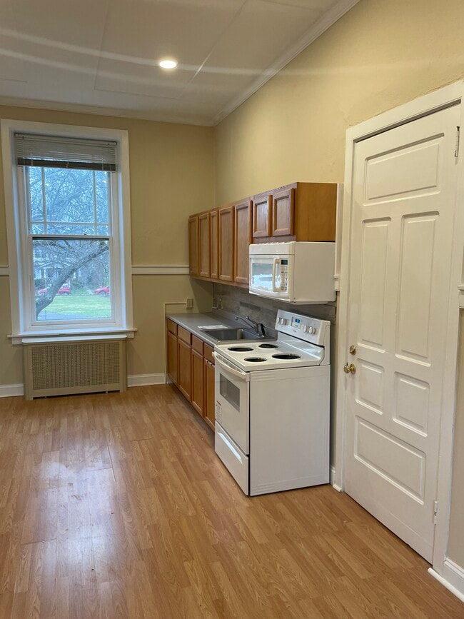 Kitchen - 181 E Court St