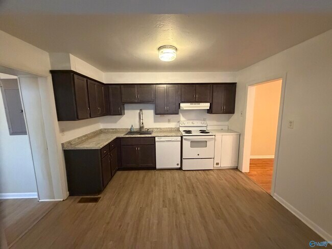 Building Photo - 1318 9th Ave SE