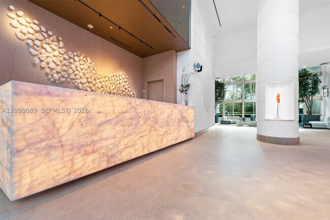 Building Photo - 5959 Collins Ave