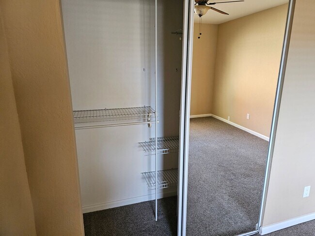 Building Photo - 414 21st St