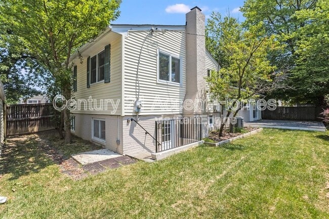 Building Photo - 5912 3rd St S