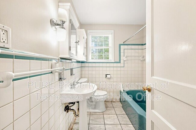Building Photo - 947 Evans Rd