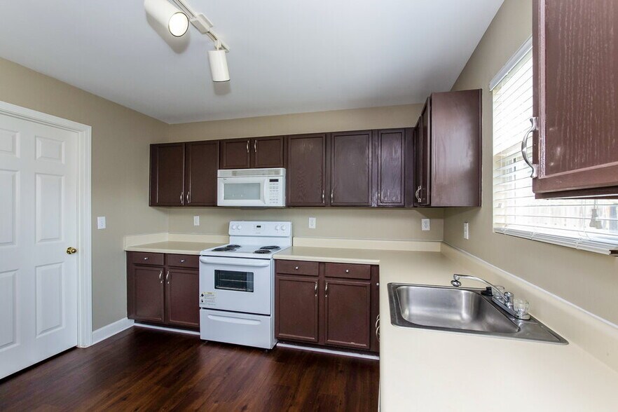 Building Photo - 1928 Slumber Oaks Ct