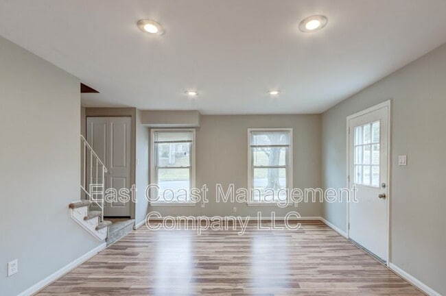 Building Photo - 8529 Ramort Dr