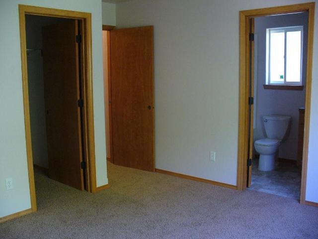 Building Photo - 402 N Pacific St