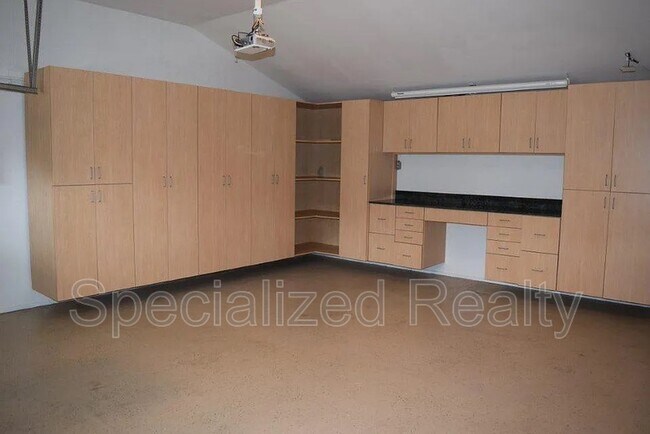 Building Photo - 3694 Berwick Dr