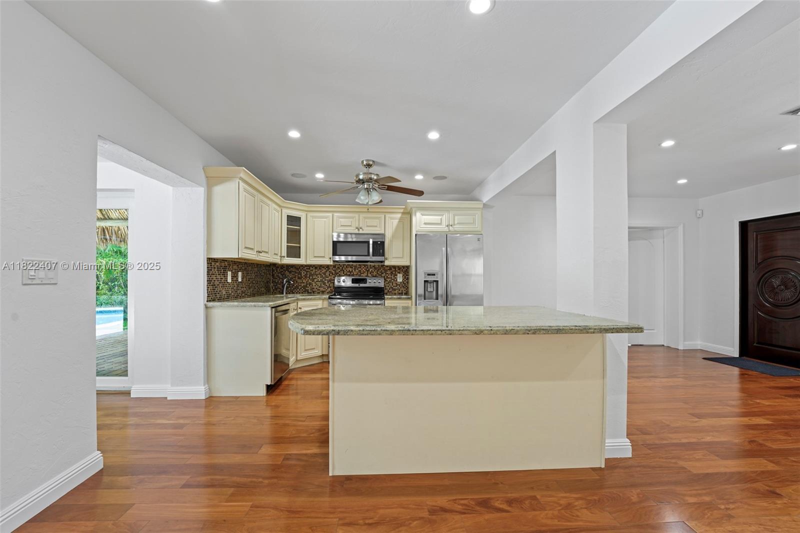 Building Photo - 12730 Ixora Rd