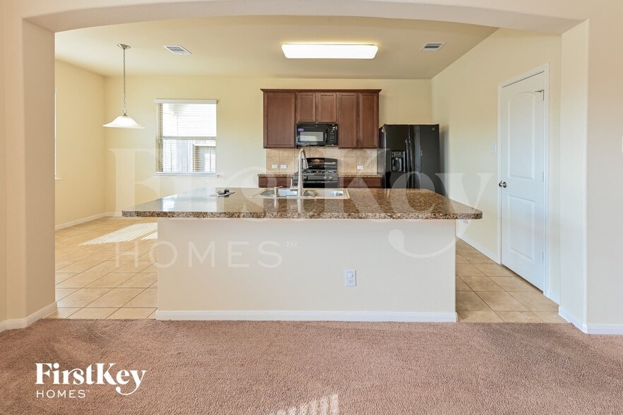 Building Photo - 10502 Lake of the Ozarks Dr