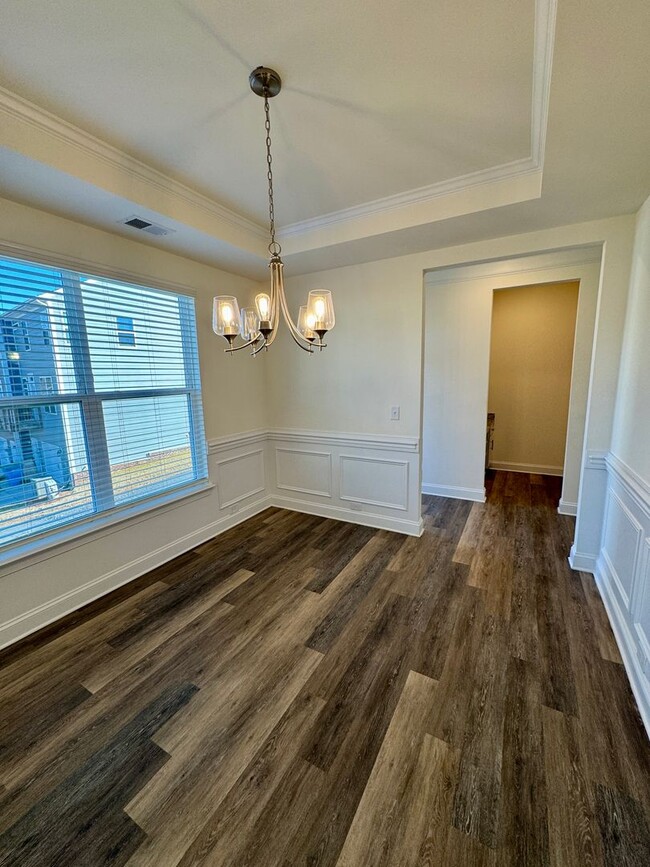 Building Photo - Beautiful Belmont Townhome Located in Laur...