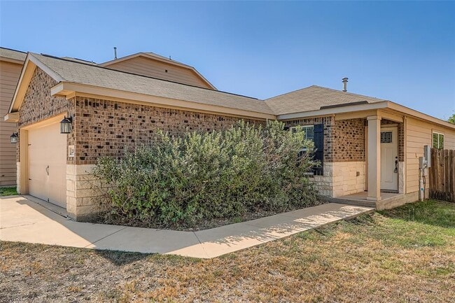 Building Photo - 208 Isabel Ln