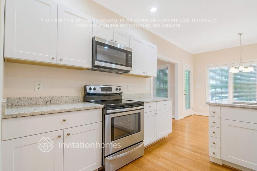 Building Photo - 405 Broadmoor Way