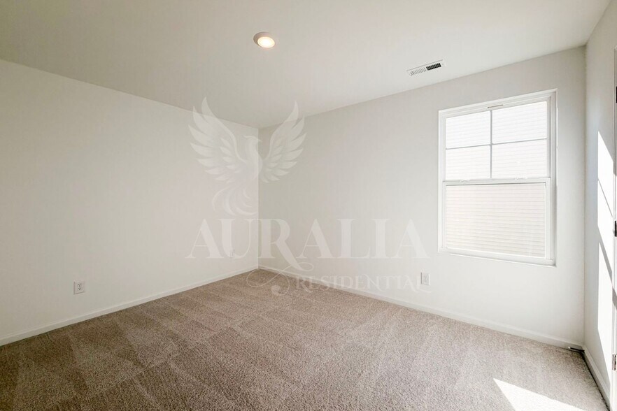 Building Photo - 1036 Red Finch Way